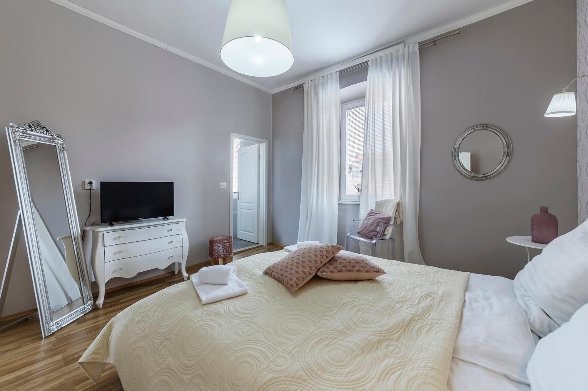 Captain Emo City Apartments PUY Exterior foto