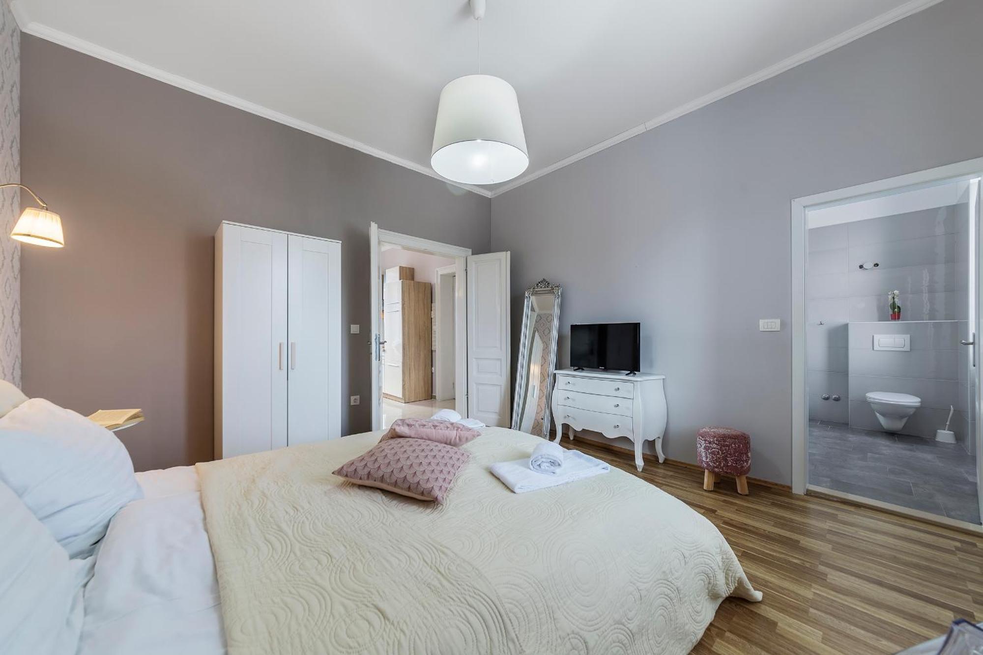Captain Emo City Apartments PUY Exterior foto